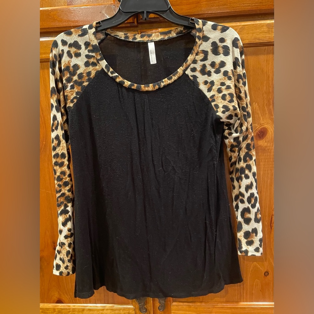 Black and Leopard top